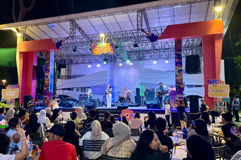 Garden Walk Stage